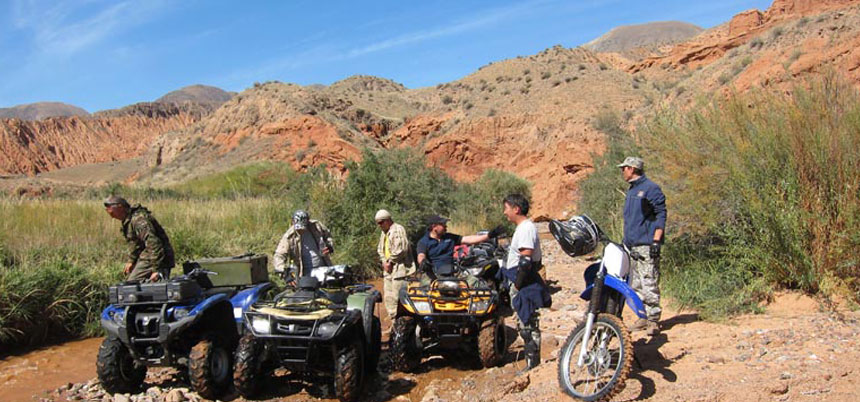ATV Adventure Tour von Kirgistan in die Taklamakan Wüste (China)